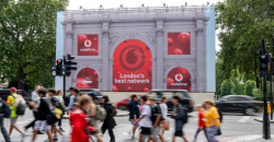 Vodafone celebrates Best in London Network Award with showstopping OOH wrap of Marble Arch